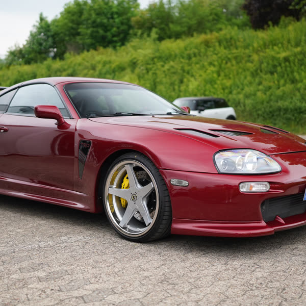 Toyota Supra MK4 von schräg vorn